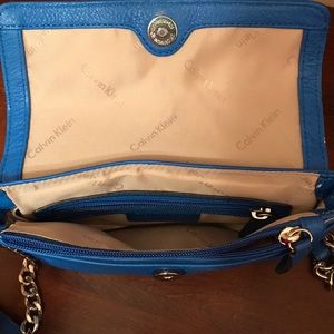 CALVIN KLEIN CROSS BODY